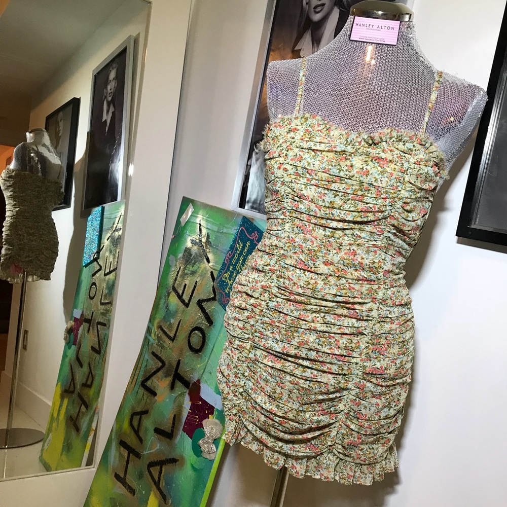 LAST CHANCE🔥 SUPER CUTE FLORAL SCRUNCH DRESS